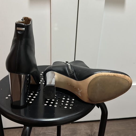 Calvin Klein Savana Mirrored Leather Bootie size 7 - Picture 2 of 6